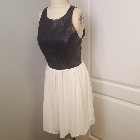 GUESS Black Faux Snake Top Dress White Skirt - Picture 8 of 9